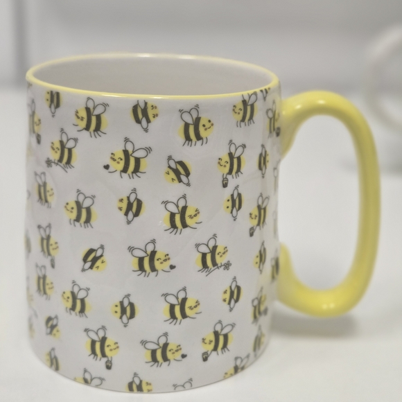 Yellow Bee Pattern Mug - Picture 7 of 7